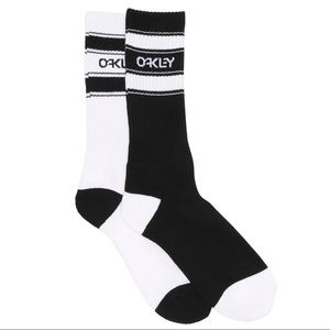 2-PACK Oakley black & white crew socks